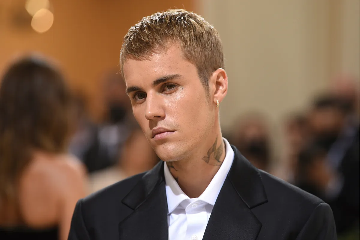 Justin Bieber dévoile son club de soccer européen préféré et affiche un maillot vintage dans son dernier post Instagram.
