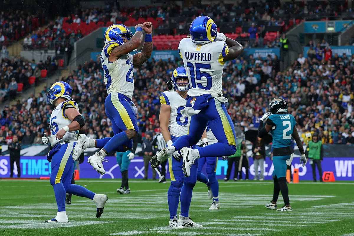 Konata Mumpfield des Rams s'inspire de Cristiano Ronaldo en célébrant son premier TD NFL contre les Jaguars avec un "SIU" mémorable.