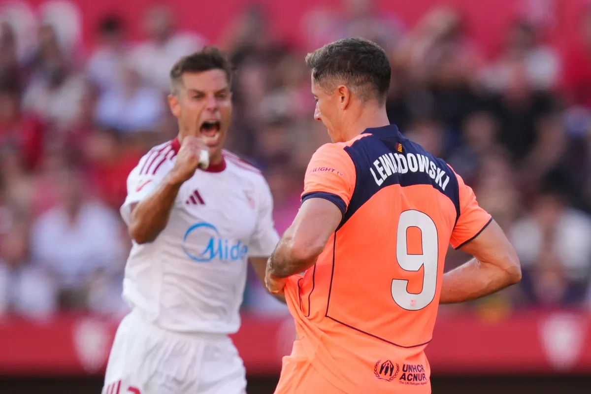 Séville inflige une défaite 4-1 à Barcelone : Lewandowski rate un penalty alors que Yamal est absent.