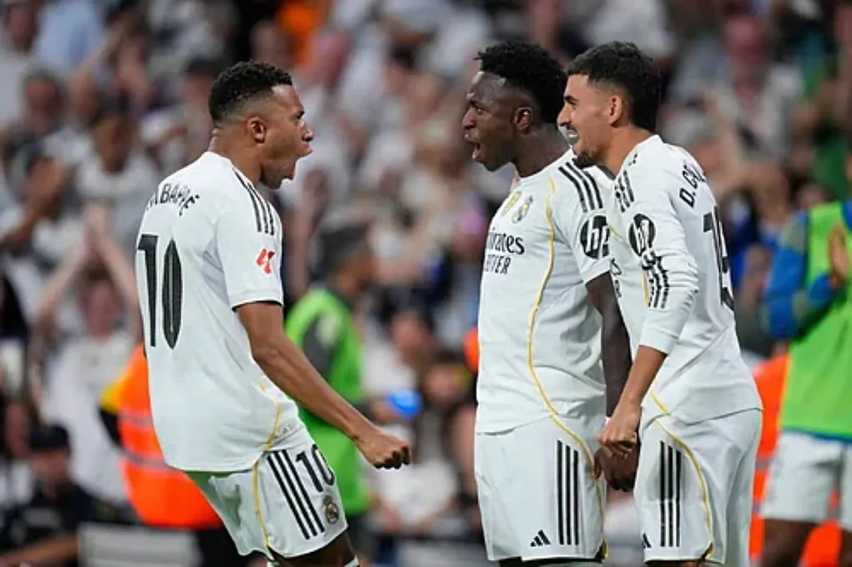 Vinicius et Mbappé propulsent le Real Madrid en tête du classement.