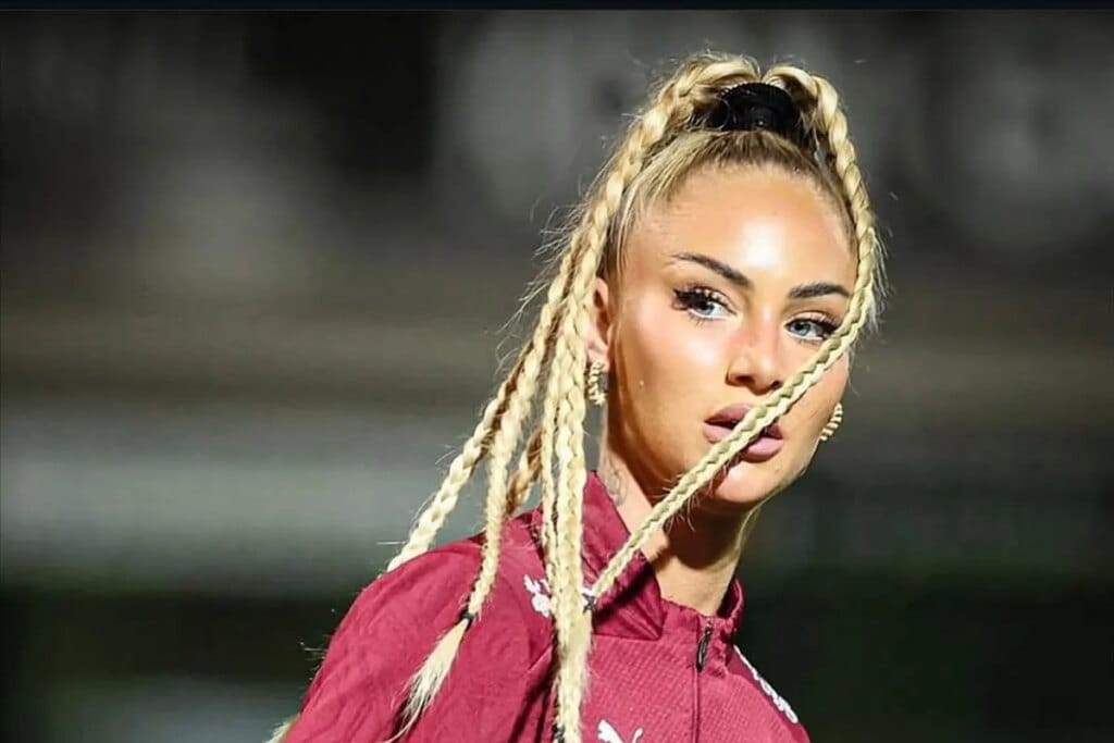 Alisha Lehmann captive l'attention en présentant son soutien-gorge innovant, "le Lifting Naturel".