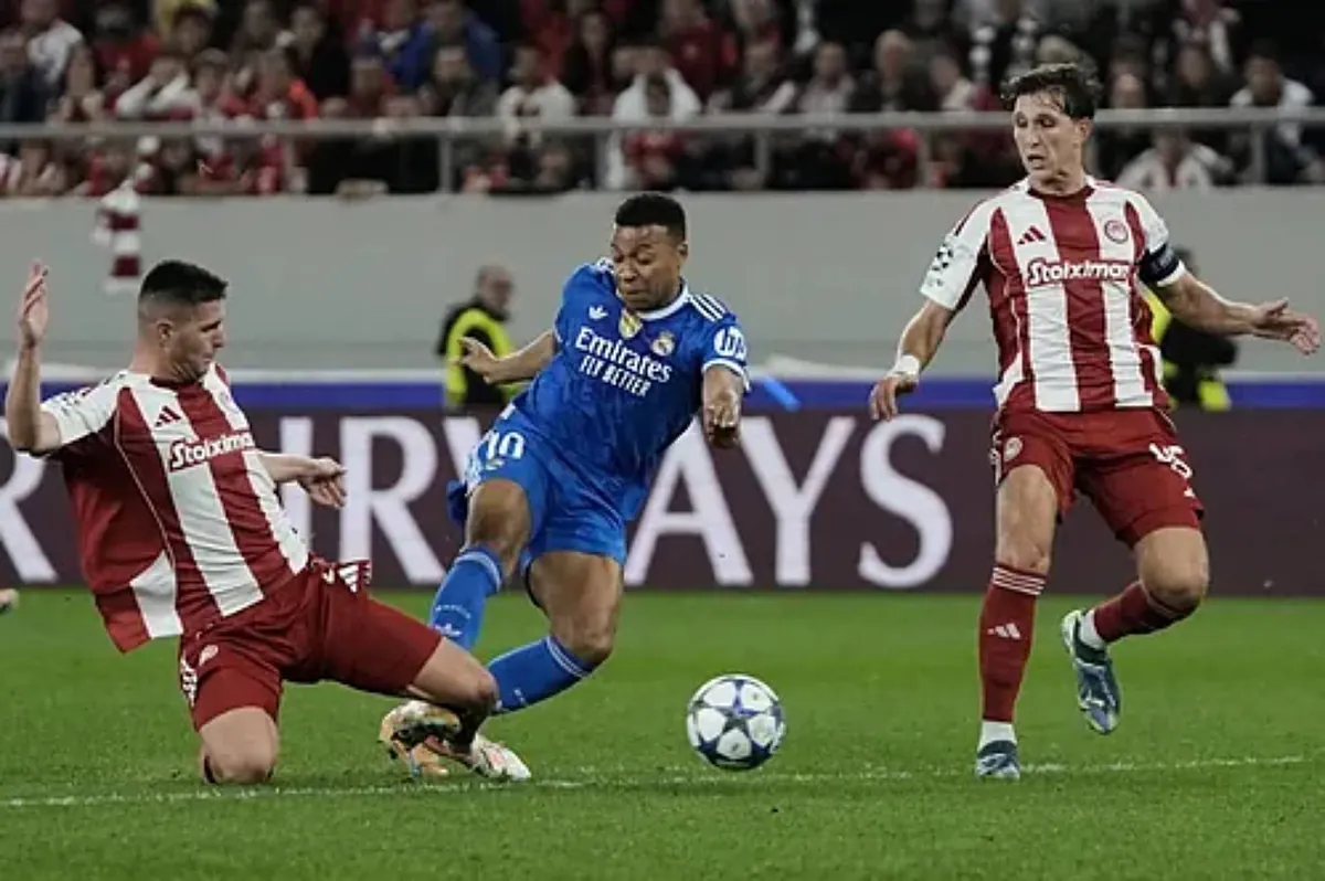 Le Real Madrid triomphe à Athènes grâce à un quadruplé exceptionnel de Mbappé, malgré les difficultés.