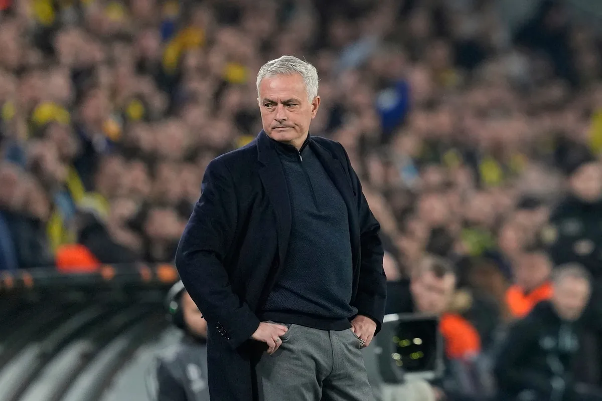 José Mourinho rejette les accusations de 'traître' après l'échauffourée entre Benfica et Porto.